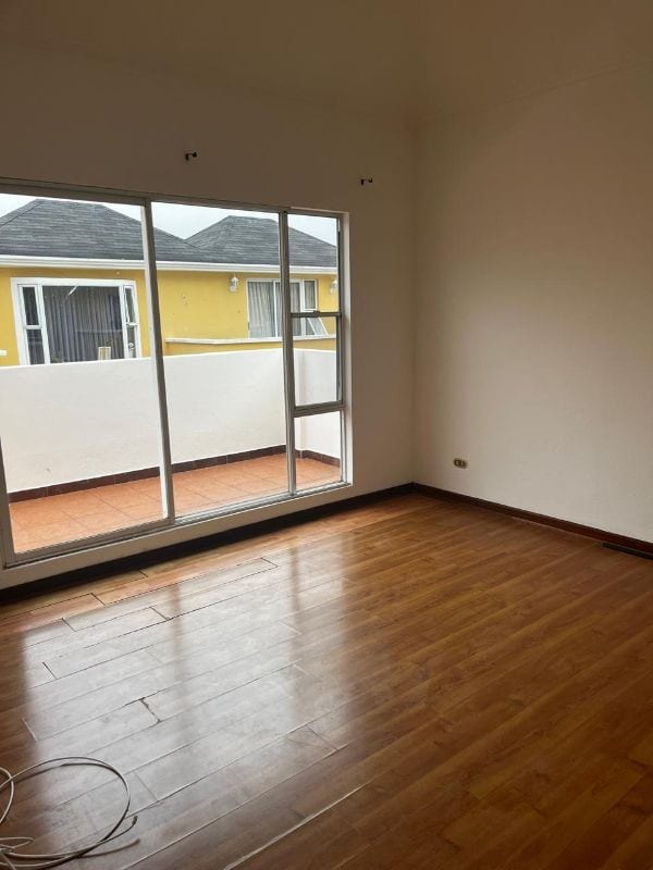 Townhouse en Venta Villas del Pinar I CAES — Casa en Venta en Carretera a El Salvador, Guatemala, Ciudad — foto 7 de 12