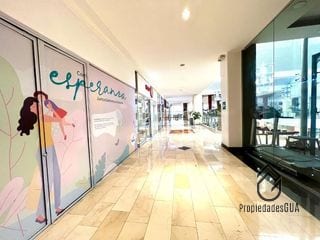 Local comercial en venta — Local en Venta en Centro Comercial Pradera, Zona 10, Guatemala, Ciudad — miniatura 1 de 4