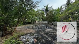 Se Vende Terreno Grande con una Pequeña Construcción en Monterrico Hawái a 70 Metros de la Orilla de la Playa. — Terreno en Venta en Hawaii, Santa Rosa — miniatura 2 de 4