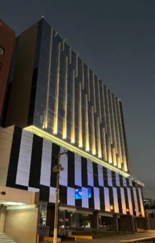 Edificio corporativo en alquiler en zona 10 Guatemala — Edificio en Alquiler en Zona 10, Guatemala, Ciudad — foto 1 de 14