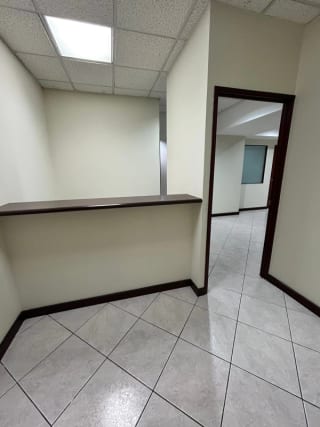 Oficina en renta Edificio Europlaza zona 14 — Oficina en Alquiler en Zona 14, Guatemala, Ciudad — miniatura 1 de 14