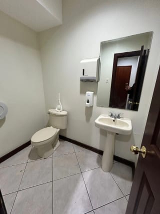 Oficina en renta Edificio Europlaza zona 14 — Oficina en Alquiler en Zona 14, Guatemala, Ciudad — miniatura 13 de 14