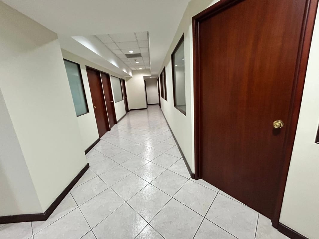 Oficina en renta Edificio Europlaza zona 14 — Oficina en Alquiler en Zona 14, Guatemala, Ciudad — foto 12 de 14