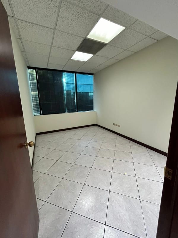 Oficina en renta Edificio Europlaza zona 14 — Oficina en Alquiler en Zona 14, Guatemala, Ciudad — foto 10 de 14