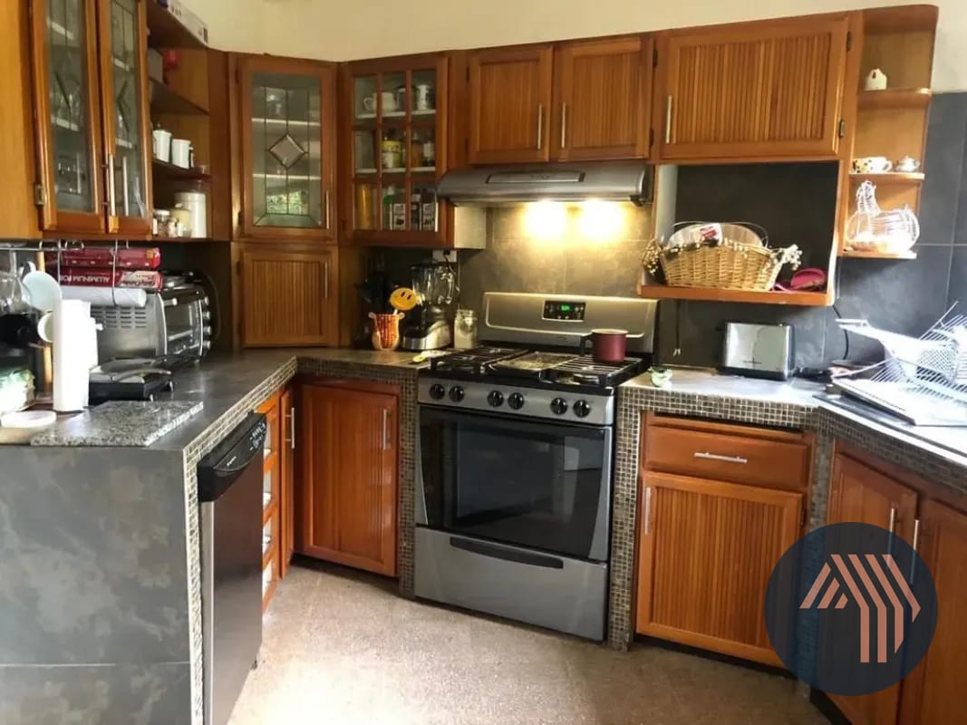 Venta de Cómoda Casa - San Antonio, KM 17.5 CES — Casa en Venta en San Antonio, Carretera a El Salvador, Guatemala, Ciudad — foto 9 de 13
