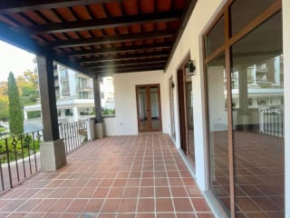 Apartamento Amplio Renta Muxb al Condominio Albereda de la Española 300 MTS2~3 Dormitorios , Sala Familiar ~ Dormitorio de Servicio 2 Parqueos $2,500 + Iva (no Se Aceptan Mascotas) — Apartamento en Alquiler en Muxbal, Guatemala, Ciudad — miniatura 1 de 12
