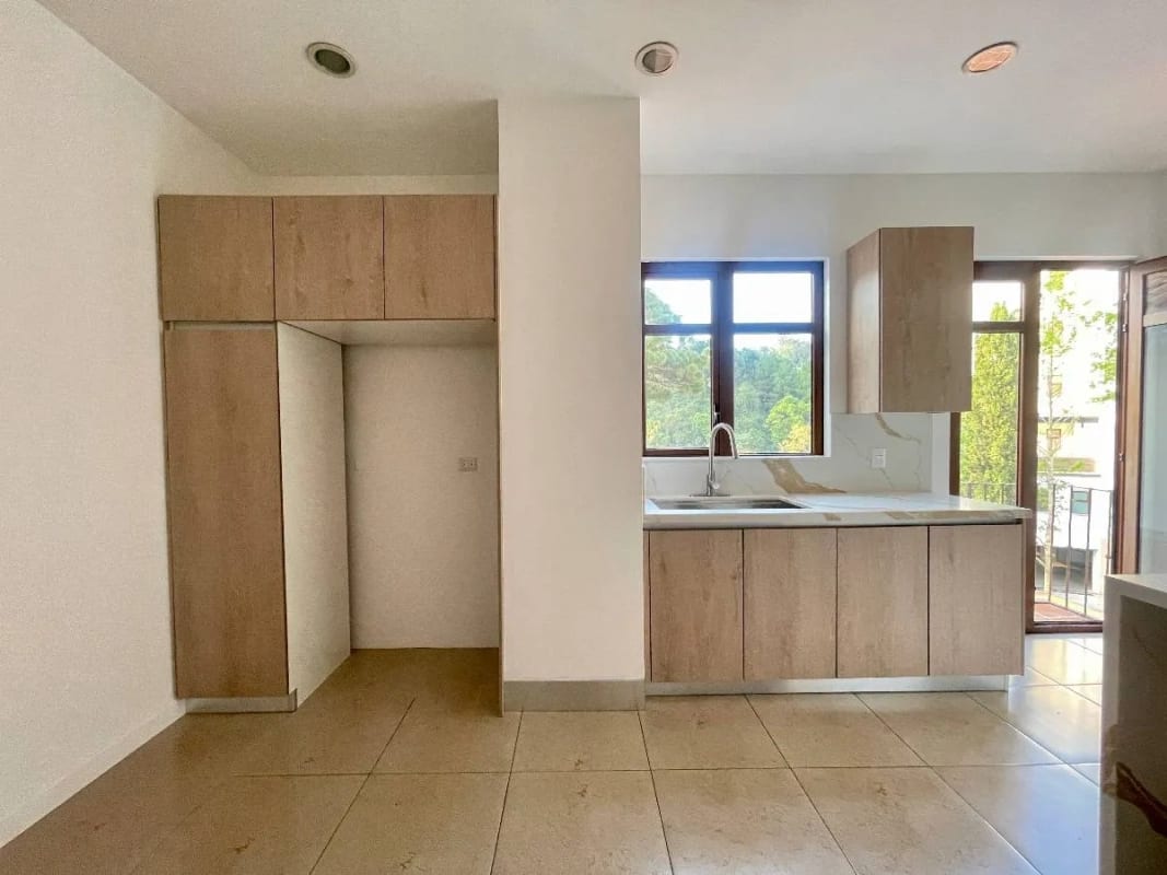 Apartamento Amplio Renta Muxb al Condominio Albereda de la Española 300 MTS2~3 Dormitorios , Sala Familiar ~ Dormitorio de Servicio 2 Parqueos $2,500 + Iva (no Se Aceptan Mascotas) — Apartamento en Alquiler en Muxbal, Guatemala, Ciudad — foto 5 de 12