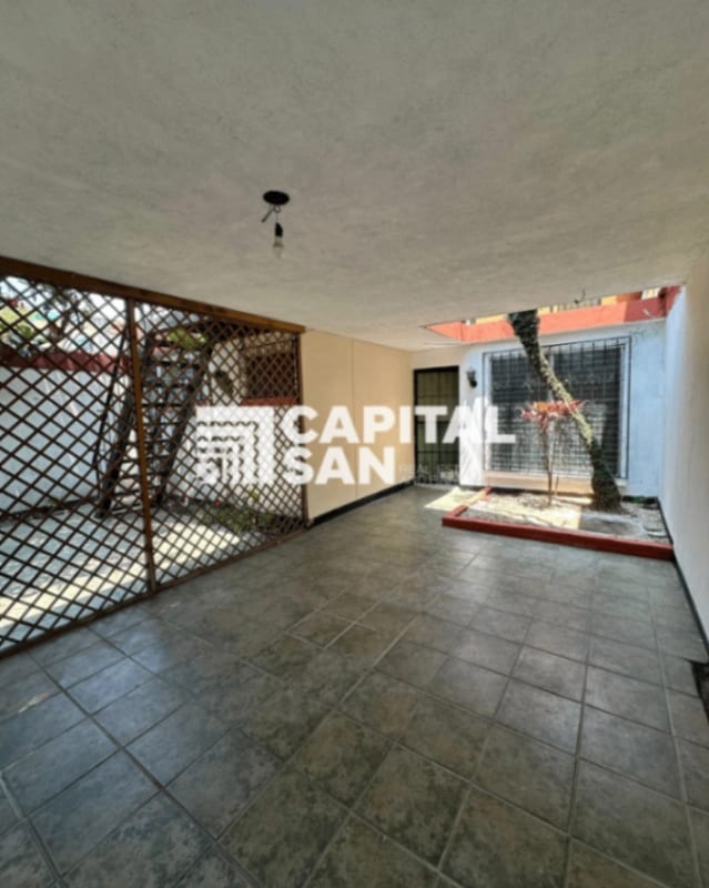 Casa en venta en San Cristóbal col Panorama de 6 habitaciones amplio jardín y apartamento independiente — Casa en Venta en *Otro / No especificar, Zona 8 Mixco, Guatemala, Ciudad — foto 2 de 11