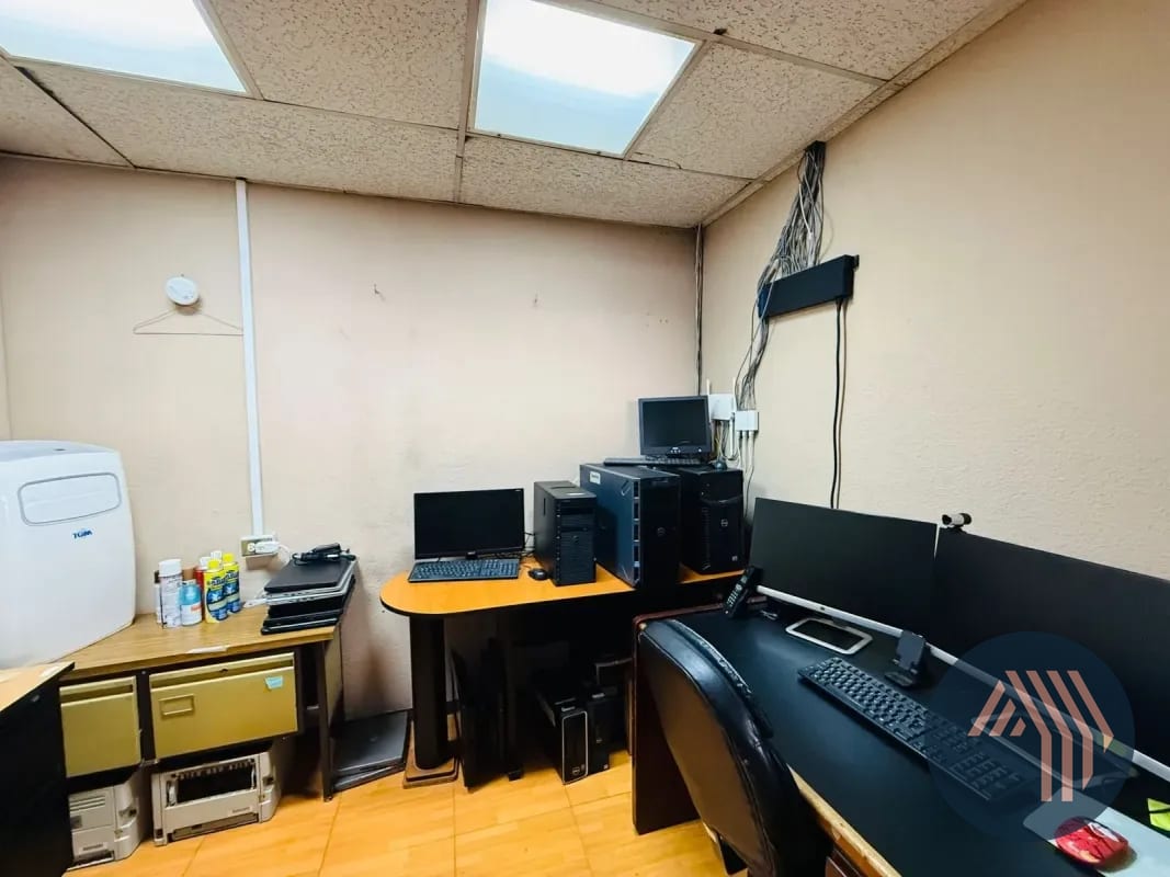 Alquiler de Amplia Oficina 200MT2 - Reforma Montufar, Zona 10 — Oficina en Alquiler en Reforma Montúfar, Zona 10, Guatemala, Ciudad — foto 4 de 14