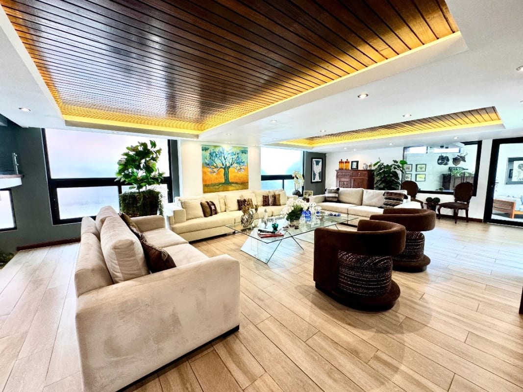 Casa exclusiva en alquiler en zona 10 – Ideal para embajada, family office u oficina privada de alto nivel — Casa en Alquiler en Zona 10, Guatemala, Ciudad — foto 1 de 16