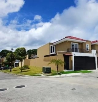 Casa en Venta - Cumbres de la Arboleda Km 21.5 — Casa en Venta en Cumbres de La Arboleda, Carretera a El Salvador, Guatemala, Ciudad — miniatura 1 de 12