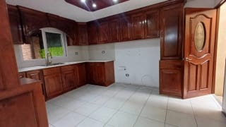Casa en Venta - Cumbres de la Arboleda Km 21.5 — Casa en Venta en Cumbres de La Arboleda, Carretera a El Salvador, Guatemala, Ciudad — miniatura 8 de 12