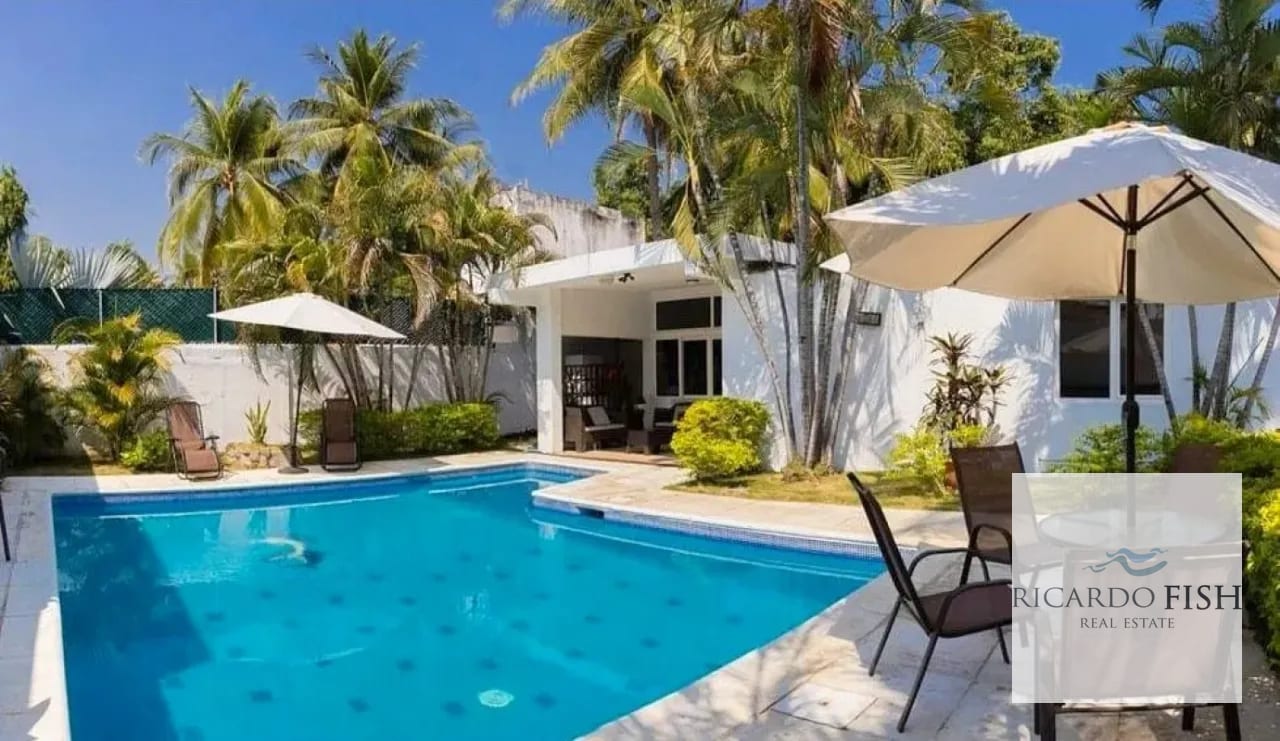 Likin | Casa en Venta! — Casa vacacional en Venta en Likin, Puerto Quetzal, Escuintla — foto 1 de 12
