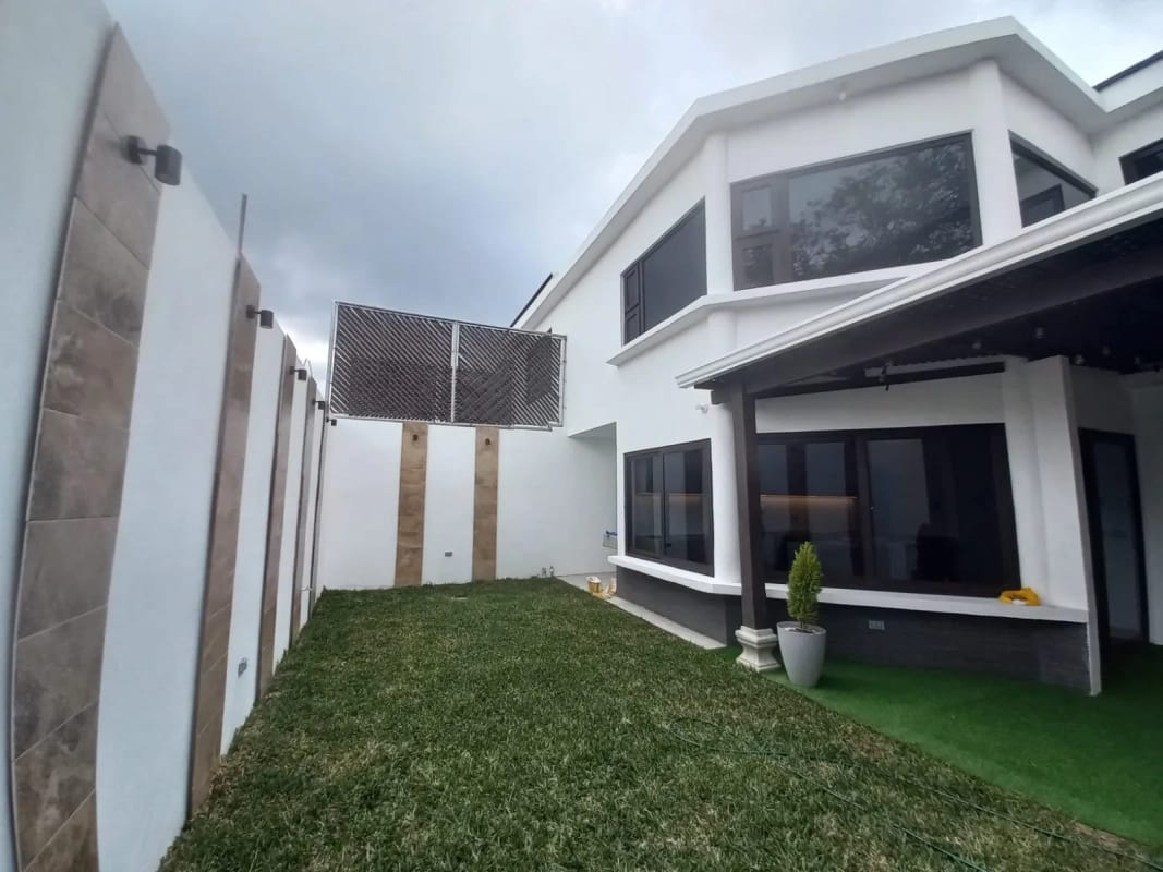 🏡 Casa de lujo con apartamento independiente – Km 19 Carretera a San José Pinula — Casa en Venta en km 16-20, Carretera a El Salvador, Guatemala, Ciudad — foto 1 de 17