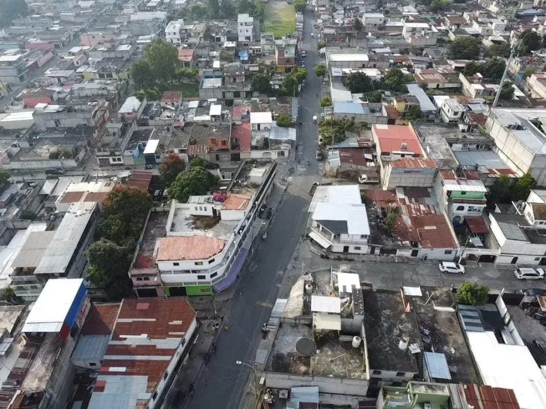 Propiedad en Venta Villa Nueva, Ideal para Colegios, Hotel,bodegas para Comerciantes del Mercado. Etc. — Casa en Venta en Villa Nueva, Guatemala, Ciudad — foto 2 de 7