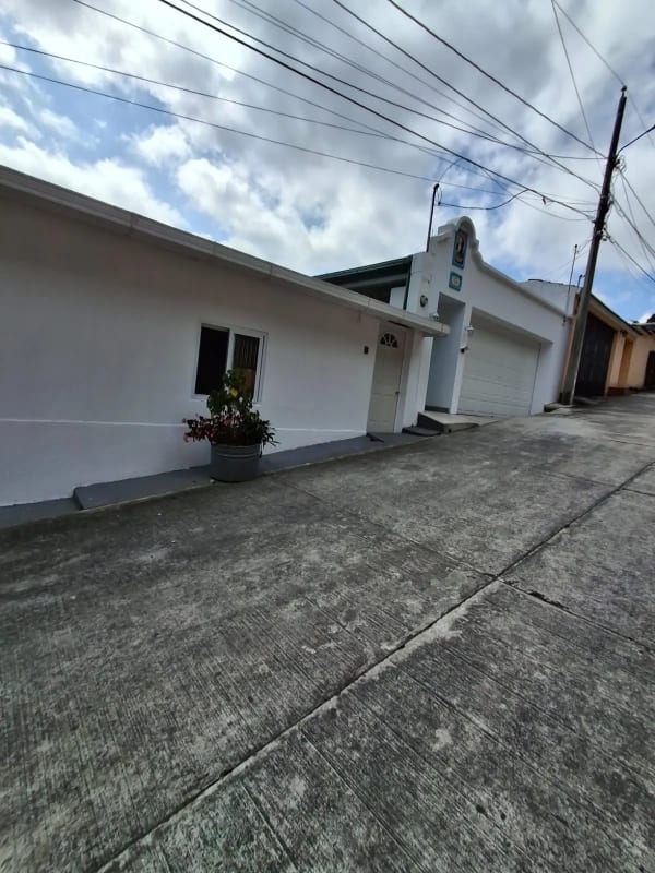 Casa en venta- Valle Real, Santiago Sacatepéquez — Casa en Venta en Santiago Sacatepéquez, Sacatepéquez — foto 2 de 8