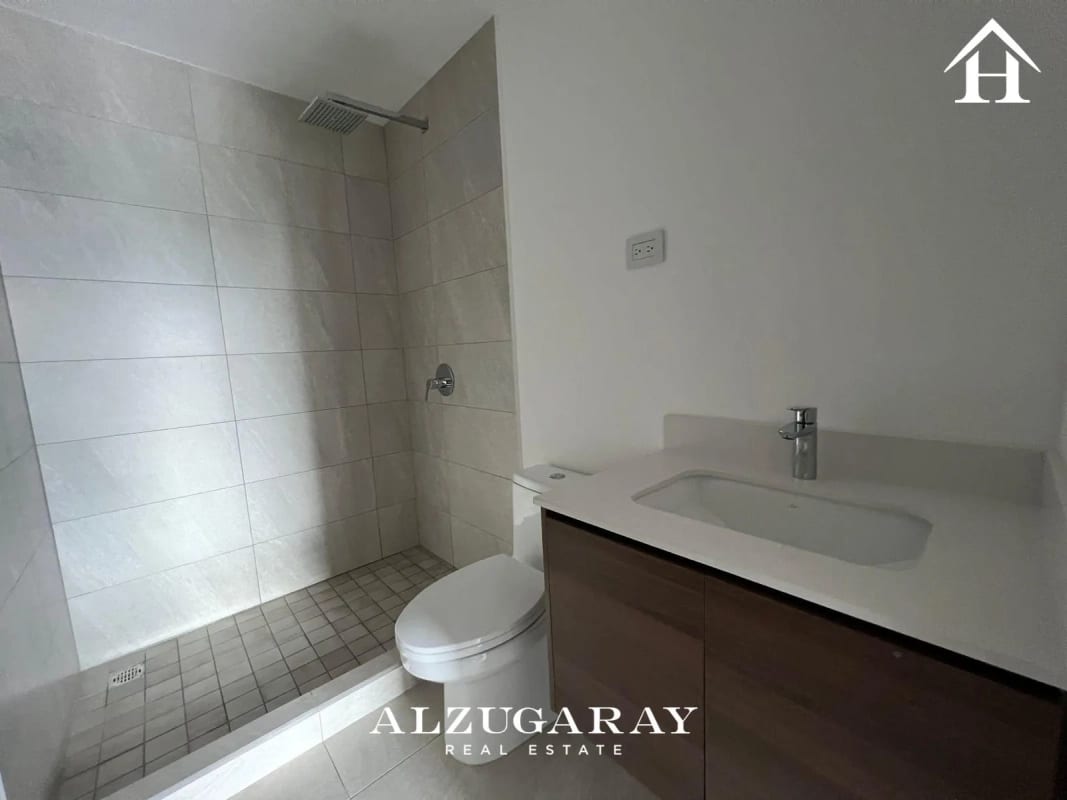 Apto Nivel Alto C/ Vista 2 Hab. / Edificio IQ10 Z.10 — Apartamento en Venta en Zona 10, Guatemala, Ciudad — foto 3 de 10