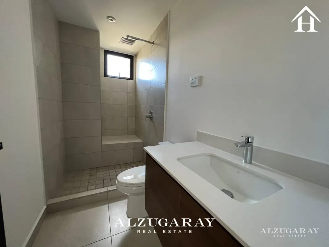 Apto Nivel Alto C/ Vista 2 Hab. / Edificio IQ10 Z.10 — Apartamento en Venta en Zona 10, Guatemala, Ciudad — foto 2 de 10
