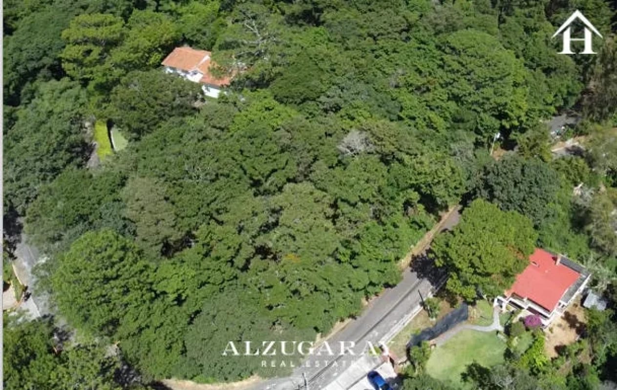 Terreno Residencial Amplio 4,198 VR2 / el Encinal Mixco — Terreno en Venta en Zona 7 Mixco, Guatemala, Ciudad — foto 1 de 10