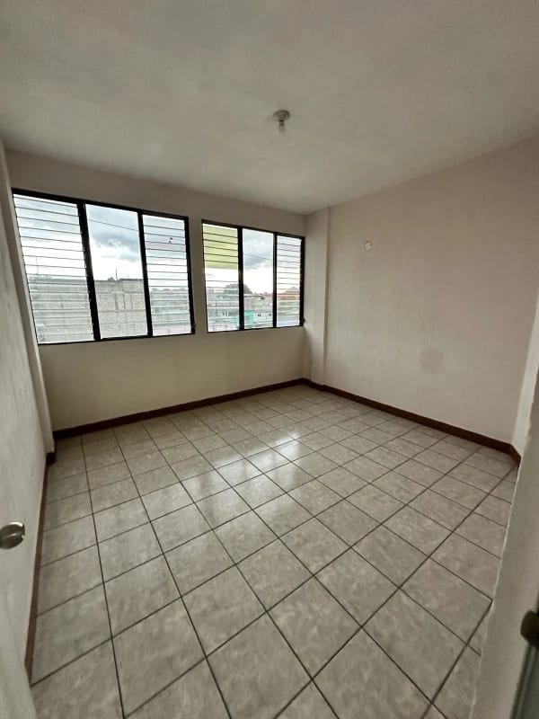 Edificio en venta de 3 niveles, zona 5, Ciudad Capital — Edificio en Venta en Zona 5, Guatemala, Ciudad — foto 3 de 9