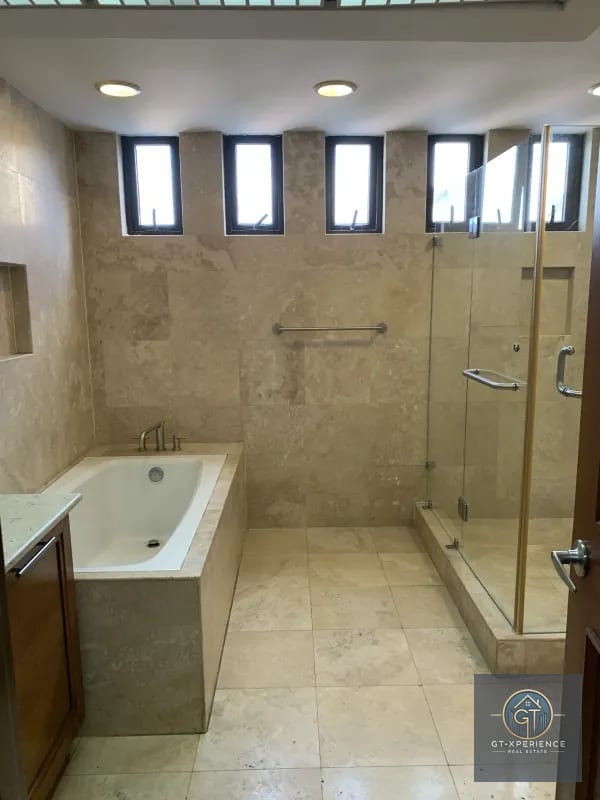 Lindo y amplio apartamento en Tiffany II, Zona 10 — Apartamento en Venta en Tiffany II, Zona 10, Guatemala, Ciudad — foto 2 de 17