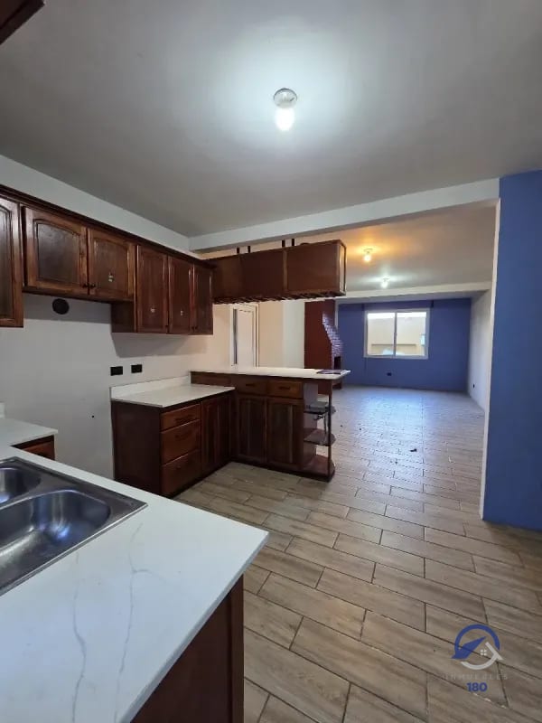 Amplia casa en venta en San Cristobal 2, zona 8, Mixco — Casa en Venta en Zona 8 Mixco, Guatemala, Ciudad — foto 15 de 17
