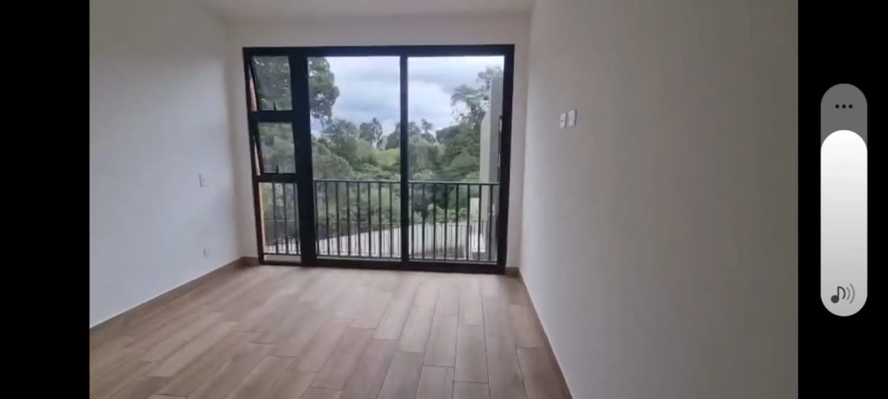 Linda Casa Nueva en Venta 3 Hab Zona 16 Laureles de San Isidro — Casa en Venta en Zona 16, Guatemala, Ciudad — foto 3 de 17