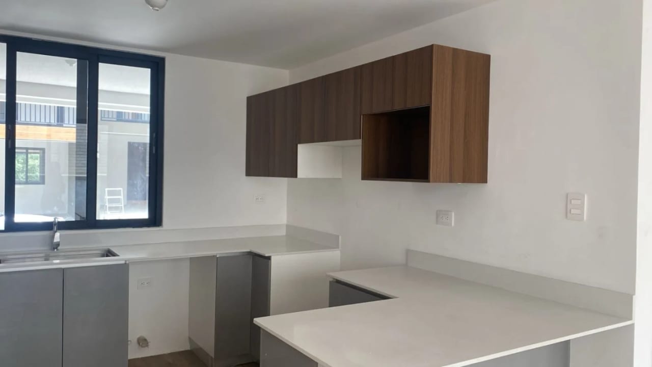 Linda Casa Nueva en Venta 3 Hab Zona 16 Laureles de San Isidro — Casa en Venta en Zona 16, Guatemala, Ciudad — foto 14 de 17