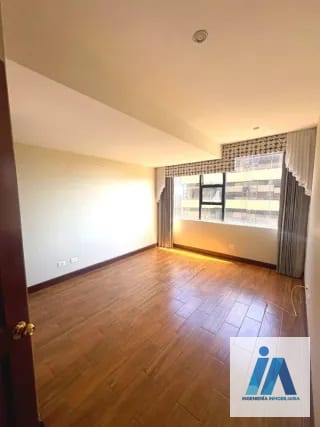 APARTAMENTO EN ALQUILER - 📍Edificio Milenia, zona 10 Viva en un entorno rodeado de áreas verdes con una ubicación privilegiada. — Apartamento en Alquiler en Zona 10, Guatemala, Ciudad — miniatura 4 de 5