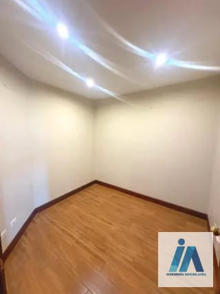 APARTAMENTO EN ALQUILER - 📍Edificio Milenia, zona 10 Viva en un entorno rodeado de áreas verdes con una ubicación privilegiada. — Apartamento en Alquiler en Zona 10, Guatemala, Ciudad — miniatura 3 de 5