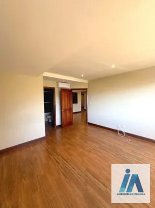 APARTAMENTO EN ALQUILER - 📍Edificio Milenia, zona 10 Viva en un entorno rodeado de áreas verdes con una ubicación privilegiada. — Apartamento en Alquiler en Zona 10, Guatemala, Ciudad — miniatura 2 de 5