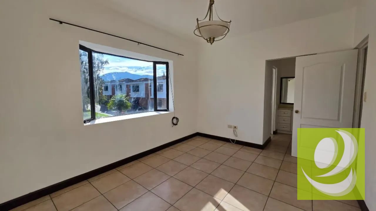 Casa Residencial en Venta en Z3 Jardines de las Dalias — Casa en Venta en Zona 3 Mixco, Guatemala, Ciudad — foto 6 de 12
