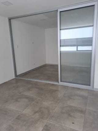 Se renta oficina en zona 10 de 67.80 — Oficina en Alquiler en Zona 10, Guatemala, Ciudad — miniatura 1 de 7