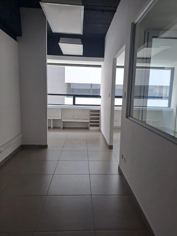 Se renta oficina en zona 10 de 67.80 — Oficina en Alquiler en Zona 10, Guatemala, Ciudad — foto 4 de 7