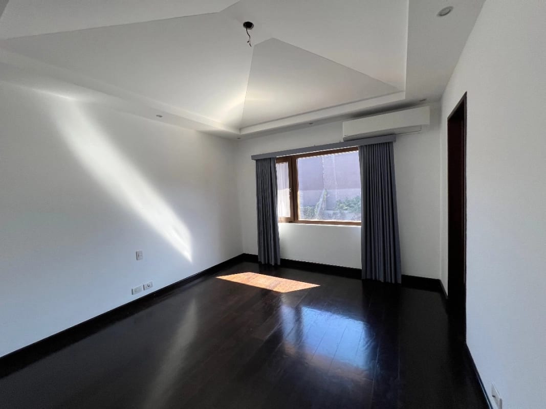 Casa Venta Condominio Exclusivo la Joya Zona 10, 4 Dormitorios, 440 Mts2 , 3.5 BAÑOS~4 Parqueos $1,000,000 Dolares — Casa en Venta en Zona 10, Guatemala, Ciudad — foto 7 de 11