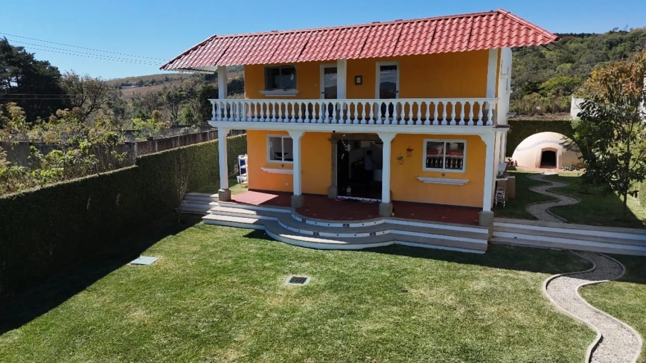 🏡 Casa de Lujo en Venta | Santa Elena Barillas 💰 Precio: US$365,000 — Casa en Venta en Santa Elena del Lago, Santa Elena Barillas, Guatemala, Ciudad — foto 1 de 17