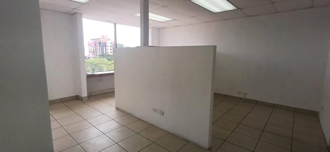 Oficina en Renta - Zona 9 — Oficina en Alquiler en Zona 9, Guatemala, Ciudad — foto 1 de 7
