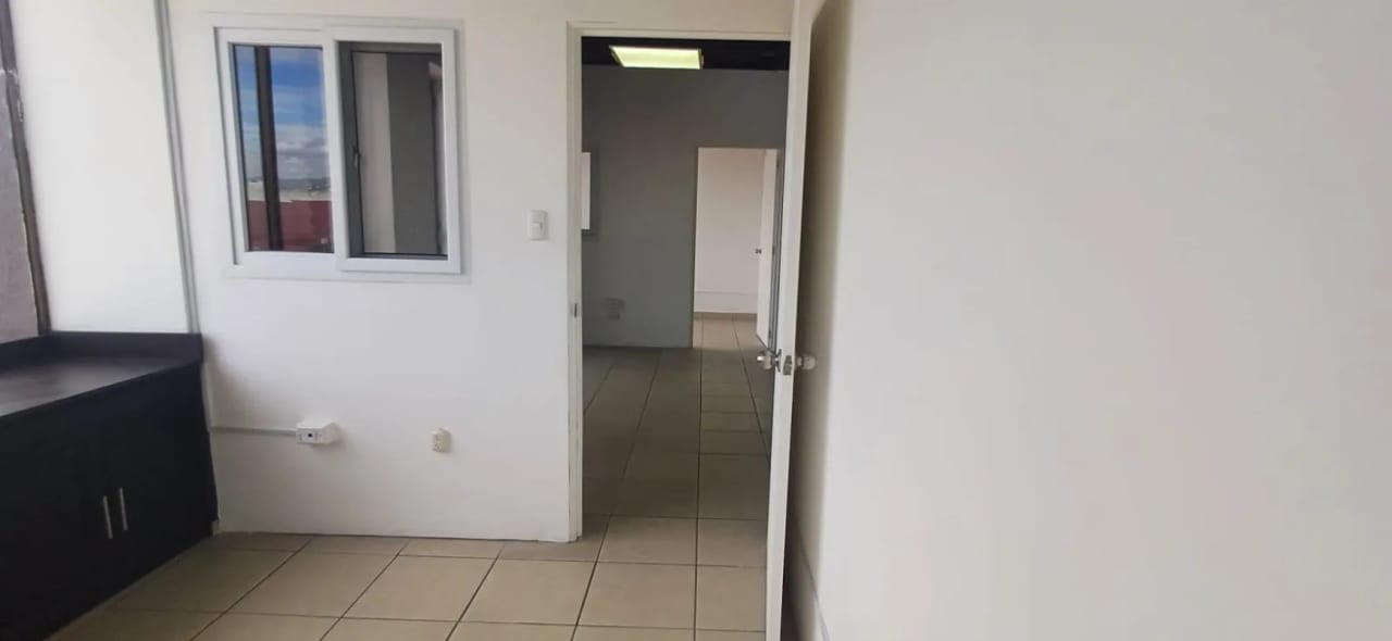 Oficina en Renta en Zona 9 — Oficina en Alquiler en Zona 9, Guatemala, Ciudad — foto 11 de 12