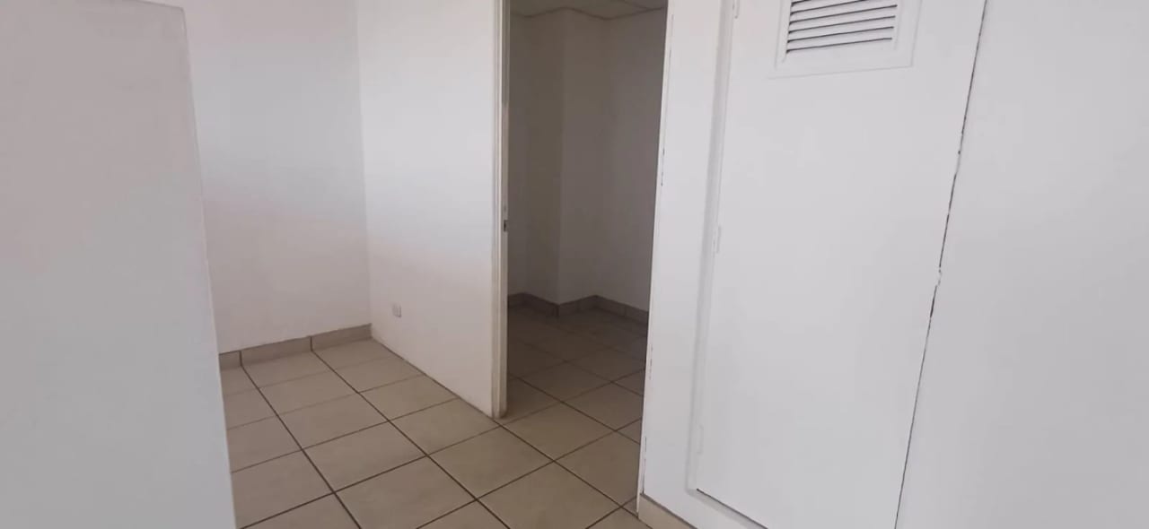 Oficina en Renta en Zona 9 — Oficina en Alquiler en Zona 9, Guatemala, Ciudad — foto 2 de 12
