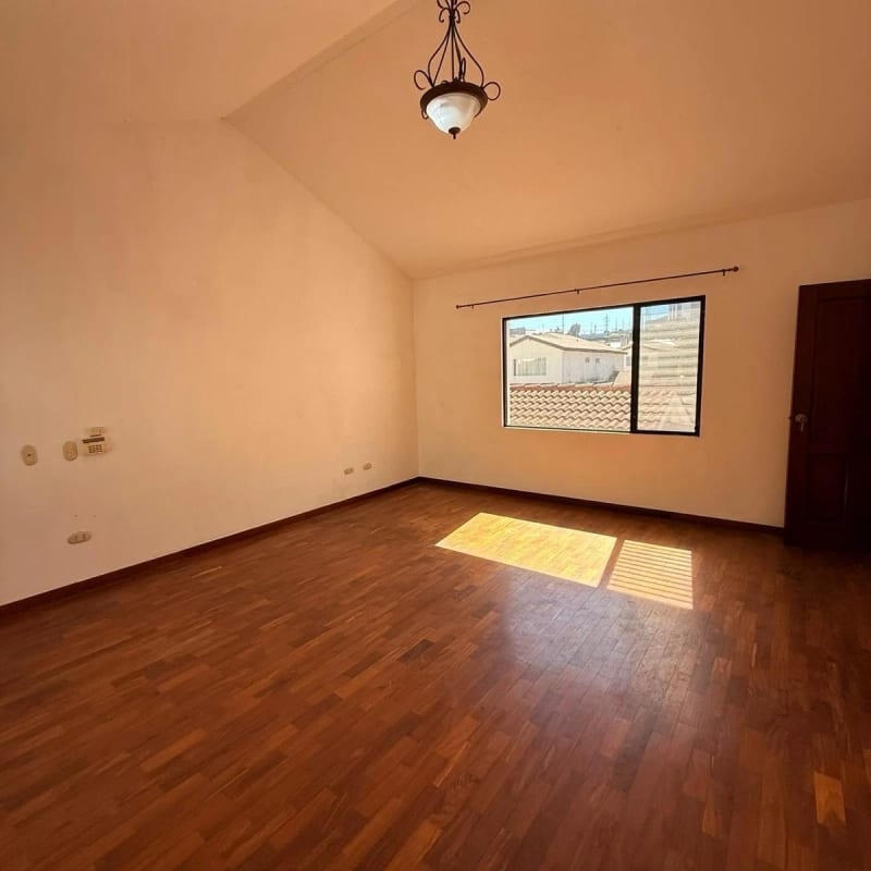 Casa amplia en venta - Entrada de San José Pinula (Km 16.5) — Casa en Venta en Carretera a El Salvador, Guatemala, Ciudad — foto 6 de 9