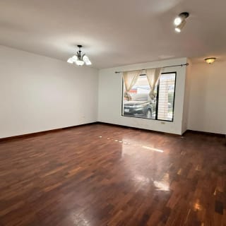 Casa amplia en venta - Entrada de San José Pinula (Km 16.5) — Casa en Venta en Carretera a El Salvador, Guatemala, Ciudad — miniatura 4 de 9