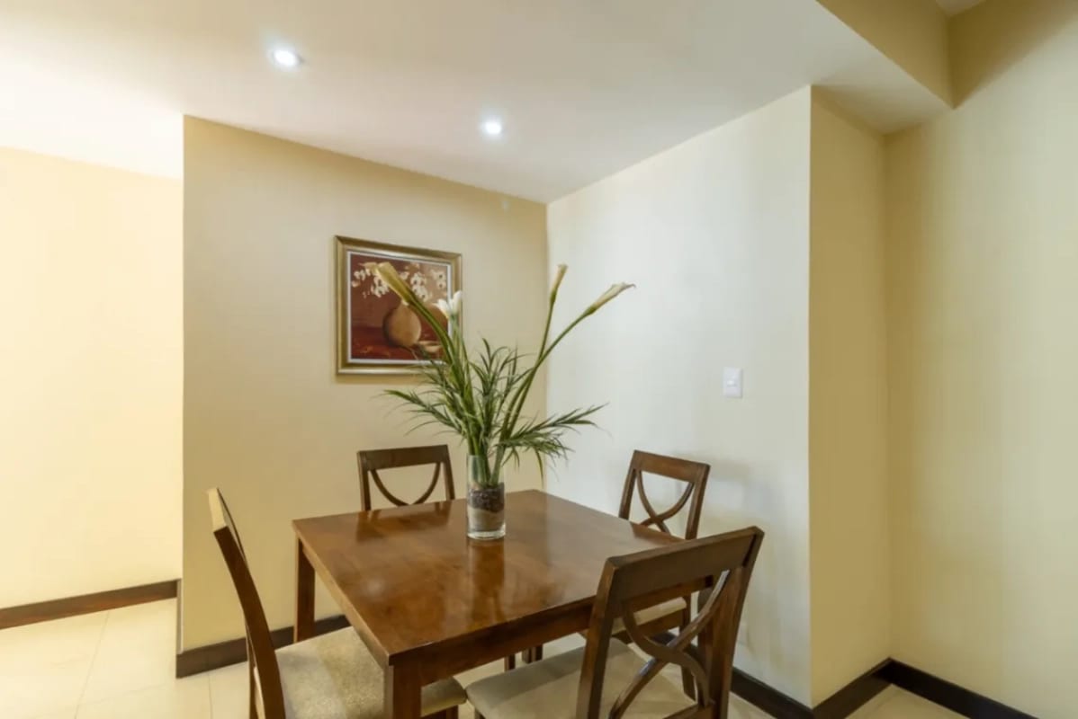 Apartamento en Alquiler | Edificio Cobella | Zona 14 | Amueblado y con balcón — Apartamento en Alquiler en Zona 10, Guatemala, Ciudad — foto 1 de 7
