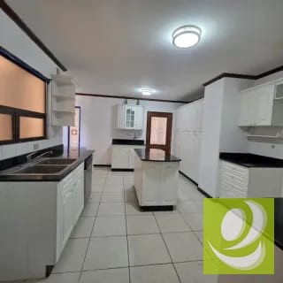 Apartamento en Renta o Venta en Castellar Zona 10 — Apartamento en Venta en Zona 10, Guatemala, Ciudad — miniatura 8 de 11