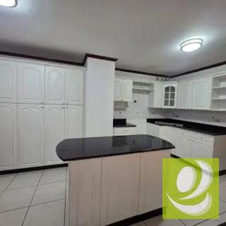 Apartamento en Renta o Venta en Castellar Zona 10 — Apartamento en Venta en Zona 10, Guatemala, Ciudad — miniatura 3 de 11