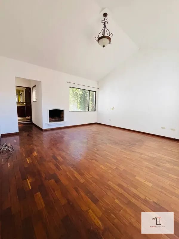 Vendo Amplia y Céntrica Casa Valles de Napa KM.16,5 Carretera a el Salvador — Casa en Venta en Valles de Napa, Carretera a El Salvador, Guatemala, Ciudad — foto 6 de 7