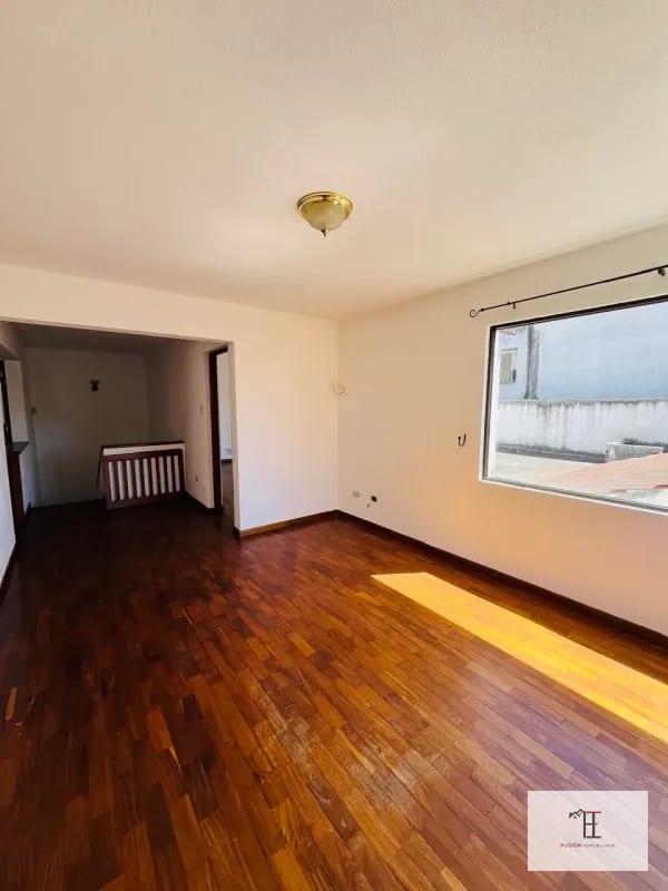 Vendo Amplia y Céntrica Casa Valles de Napa KM.16,5 Carretera a el Salvador — Casa en Venta en Valles de Napa, Carretera a El Salvador, Guatemala, Ciudad — foto 5 de 7