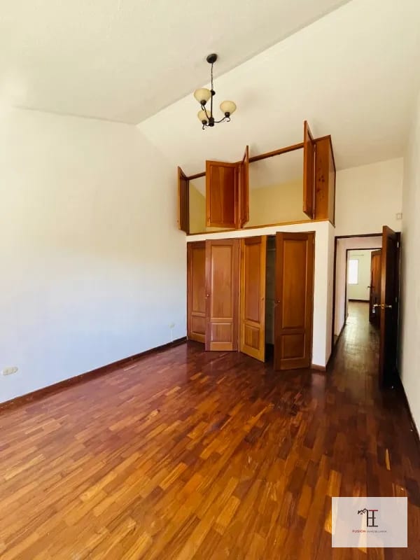 Vendo Amplia y Céntrica Casa Valles de Napa KM.16,5 Carretera a el Salvador — Casa en Venta en Valles de Napa, Carretera a El Salvador, Guatemala, Ciudad — foto 4 de 7