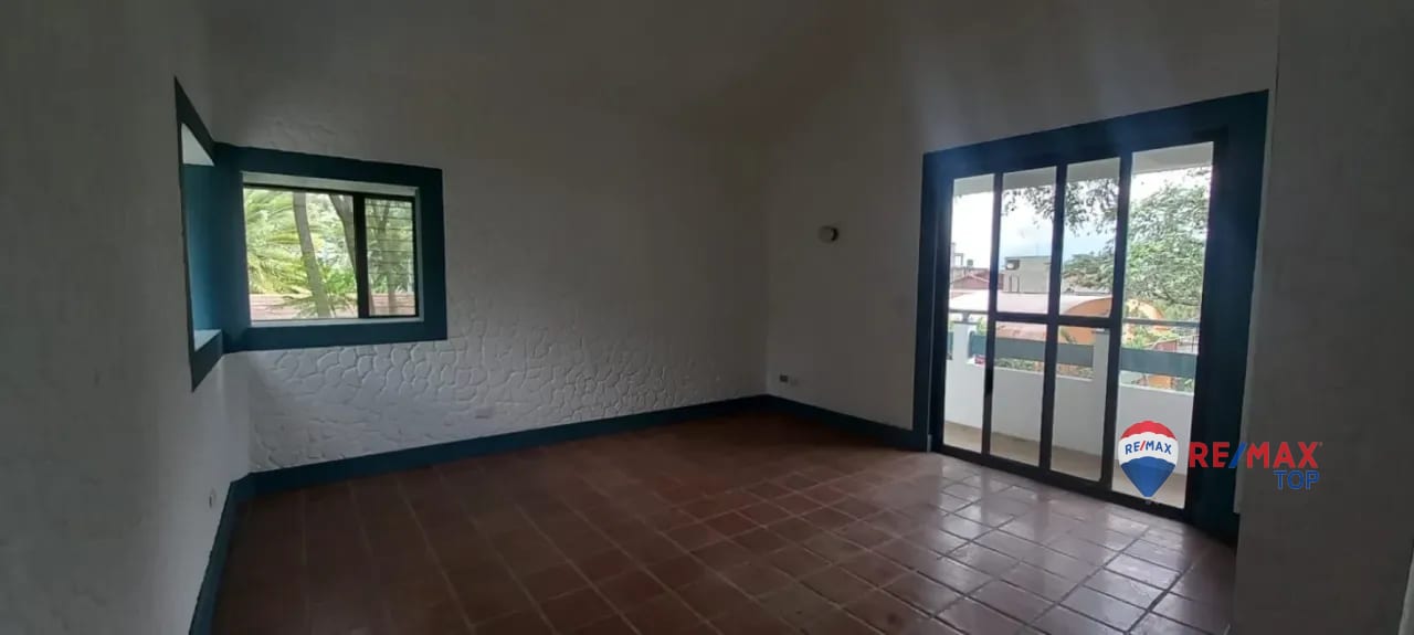 Panajachel I Casa en Residencial L 2 Apto. Independientes Amplia Propiedad con Jardín Frontal y Posterior — Casa en Venta en Panajachel, Sololá — foto 5 de 11