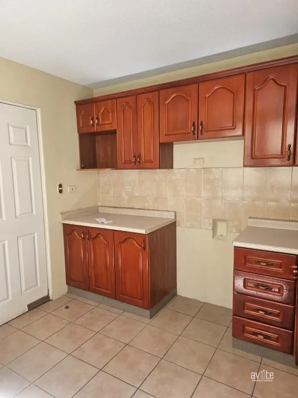 Condado Naranjo, casa Navarra dentro de Alameda Norte Q2,800,000 — Casa en Venta en Condado Naranjo, Zona 4 Mixco, Guatemala, Ciudad — foto 9 de 14