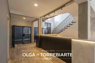 Casa remodelada para oficina en Zona 10 — Casa en Venta en Zona 10, Guatemala, Ciudad — miniatura 2 de 12